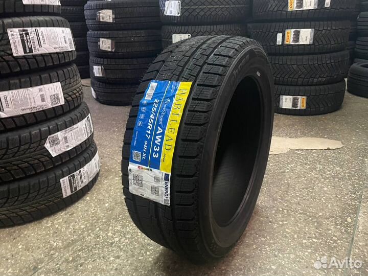 Habilead SnowShoes AW33 225/45 R17 94H