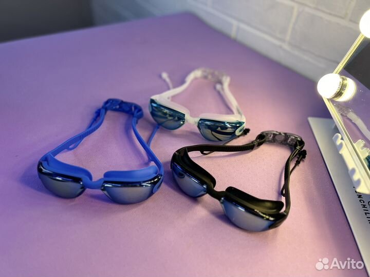 Для плавания очки и шапочки