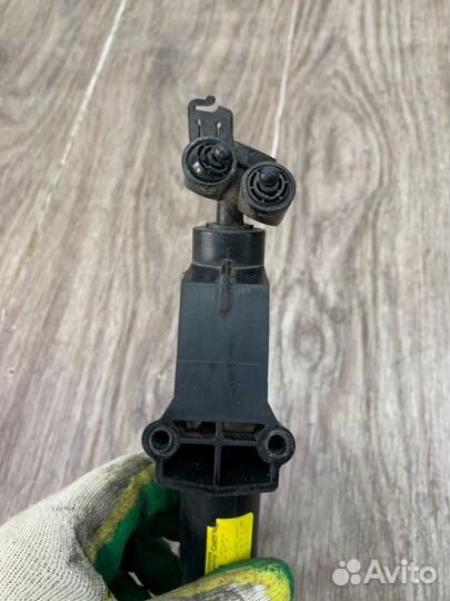 Форсунка омывателя фар передняя правая Volvo V50