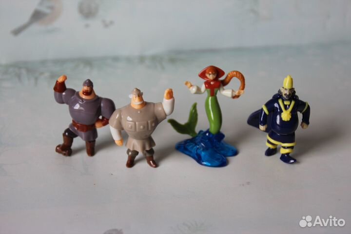 Киндер игрушки их разных коллекций. Богатыри, кинд