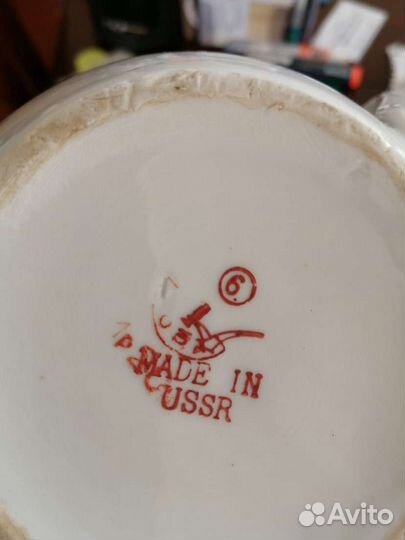 Заварочный чайник и молочница