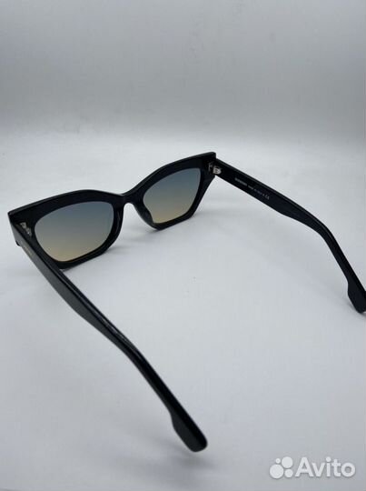 Солнцезащитные очки женские Burberry