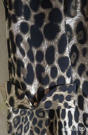 Леопардовое платье с белым воротником