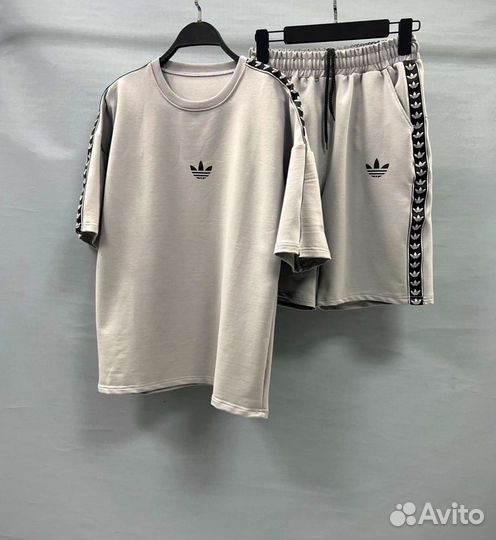 Спортивный костюм Adidas новый