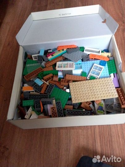 Коробка с лего