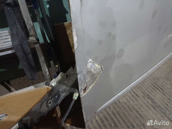 Дверь и комплектующие левая dodge avenger