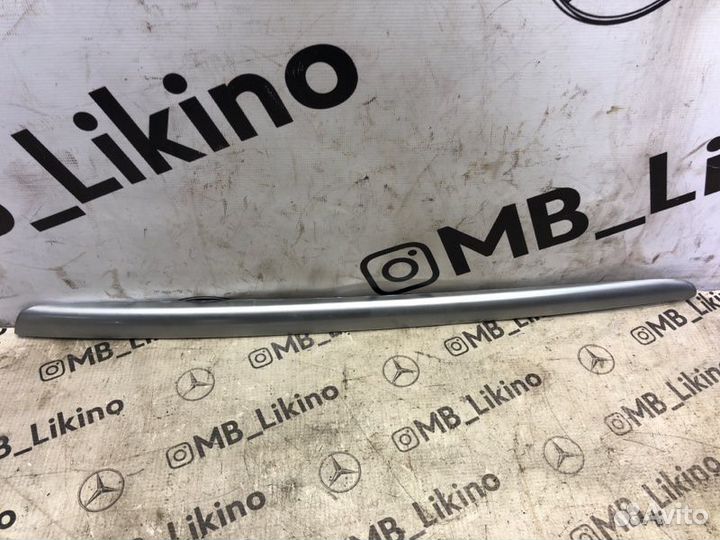 Накладка двери передняя правая Mercedes Ml W164