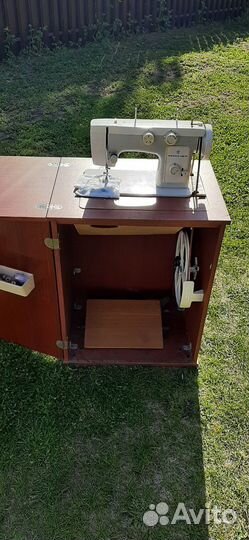 Швейная машинка чайка 142м