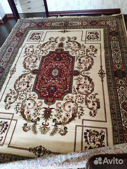 Ковер шерстяной новый