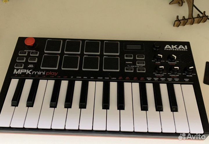 Akai mpk mini play миди клавиатура
