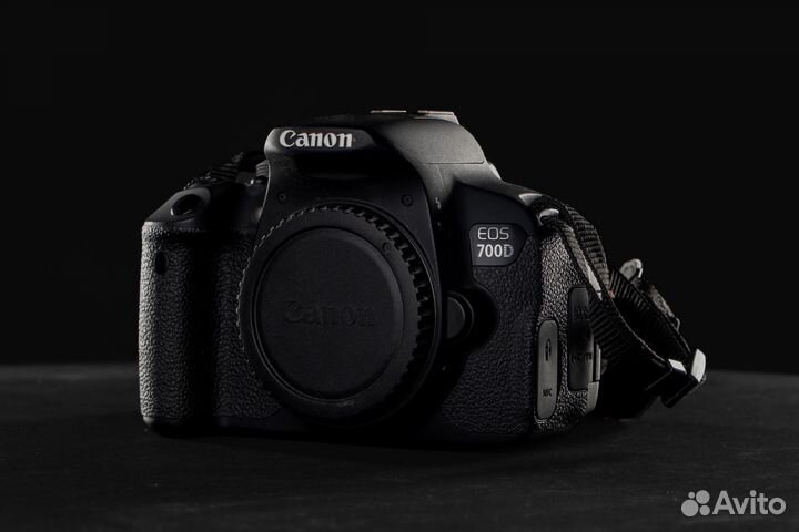 Фотокамера Canon EOS 700D body
