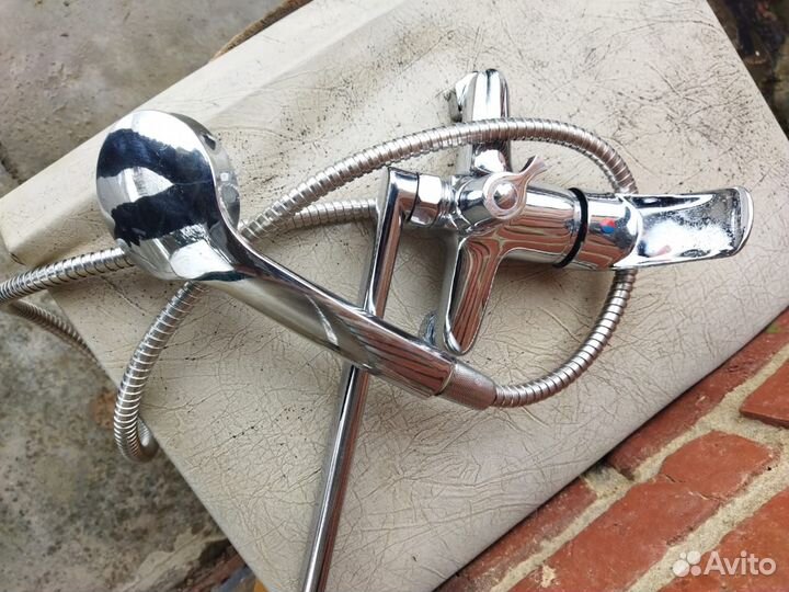 Смеситель для ванны с душем