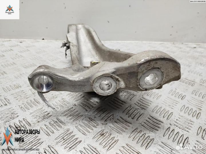 Кулак (корпус ступицы) передний правый BMW 7