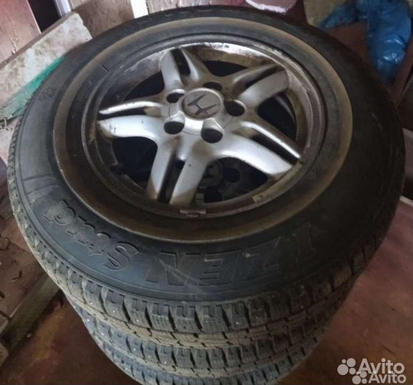 Kumho I'Zen Stud Snow KW11 205/75 R15 97Q