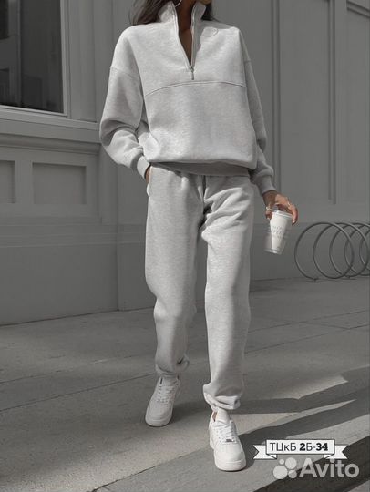 Женский костюм