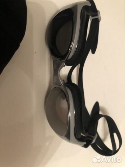 Шапочка и очки для плавания