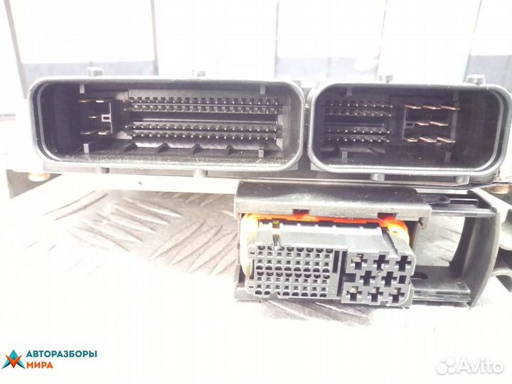 Блок управления двигателем Nissan Almera Tino V10