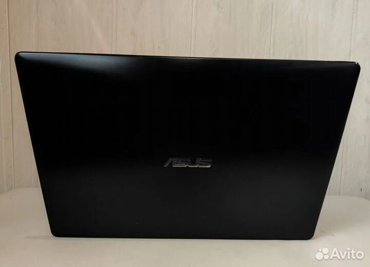 Отличный Asus Pentium N3700 / 4 RAM / SSD