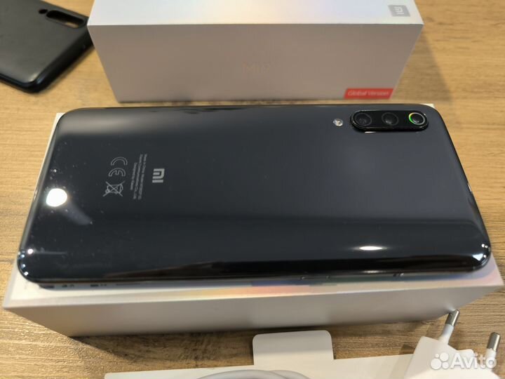 Xiaomi Mi 9, 6/64 ГБ