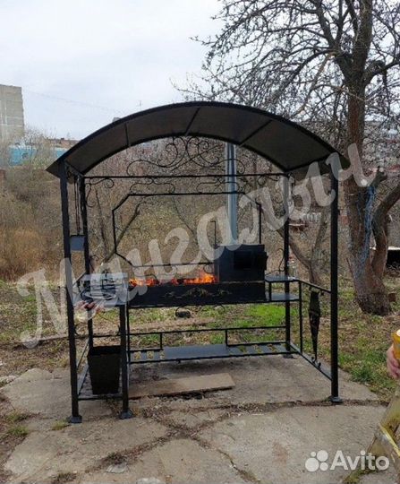 Мангал с крышей