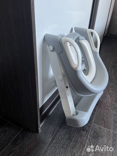 Сиденье для унитаза со ступенькой