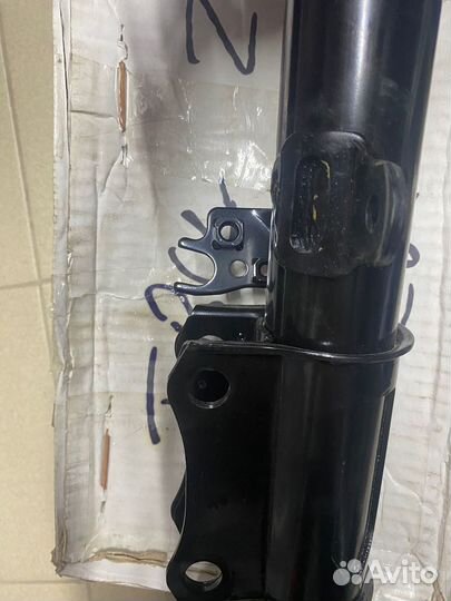 Амортизатор задний левый Camry (XV30)