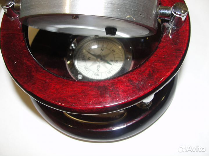 Часы электронные настольные с компасом