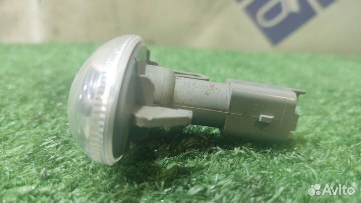 Повторитель поворота в крыло Peugeot 206 хэтчбек