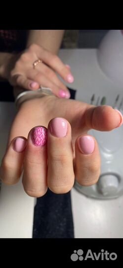 Маникюр и педикюр