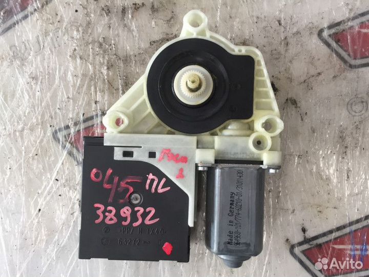 Моторчик стеклоподъемника передний левый Гольф 6