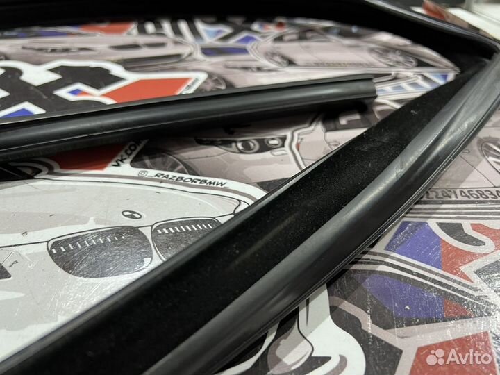 Уплотнитель окна передней правой двери BMW F10