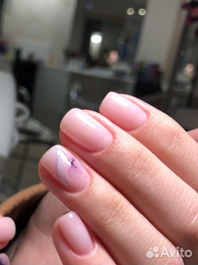 Маникюр, покрытие гель-лак в уютной студии