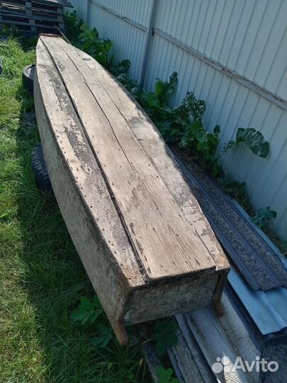 Лодка деревянная