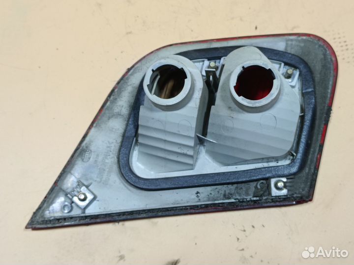 Фонарь внутренний правый для Mitsubishi Carisma