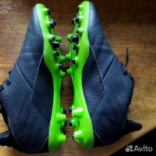 Футбольные бутсы 40 р. + защитка