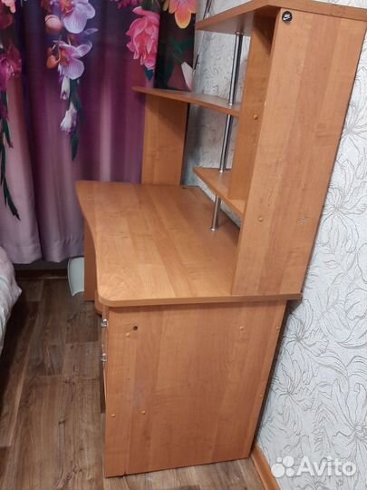 Стол компьютерный