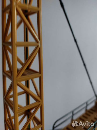 Подъемный кран игрушка почти новый