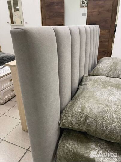 Кровать велюровая 160х200