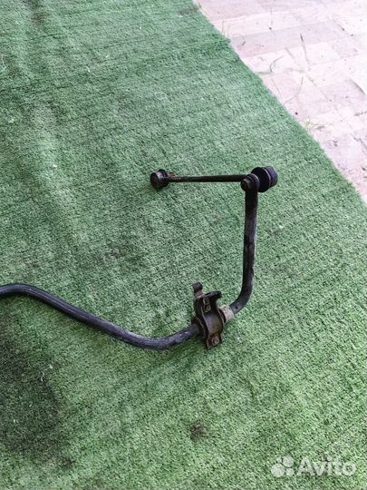 Стабилизатор задний Toyota Harrier MCU35 2003 год