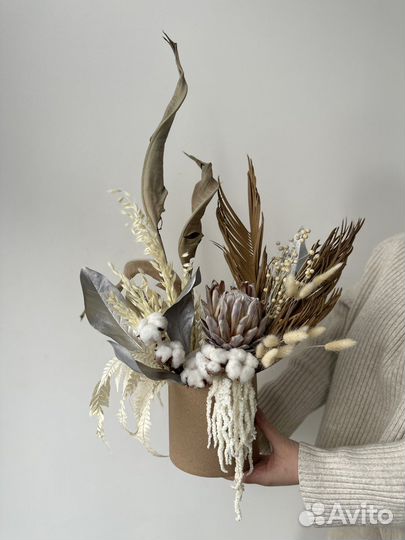 Букет из сухоцветов в шляпной коробке