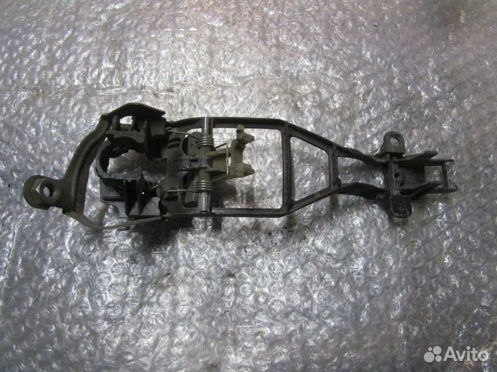 Кронштейн ручки передней правой VW Phaeton 2002-20