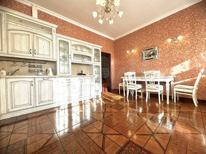 2-к. квартира, 90 м², 4/8 эт.