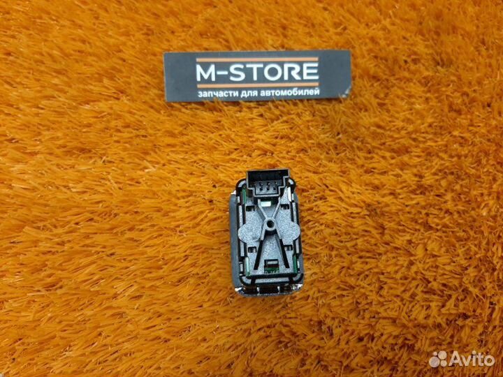 Кнопка стеклоподъемника задняя правая