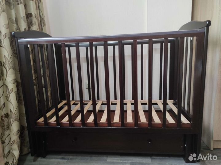 Детская кроватка + матрас+принадлежности