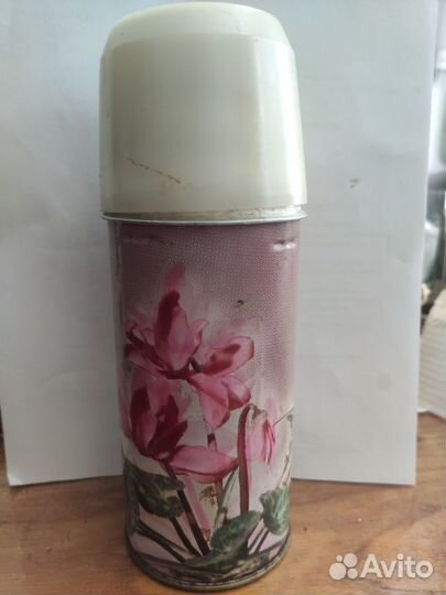 Термос со стеклянной колбой и две колбы в запас