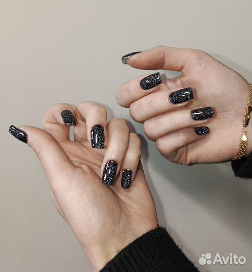Модель на маникюр