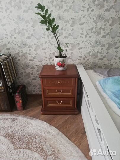 Тумба прикроватная из массива дерева