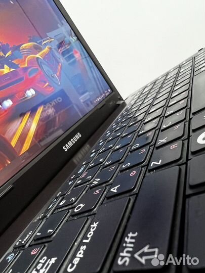 Быстрый ноутбук samsung/Intel Core I3/SSD