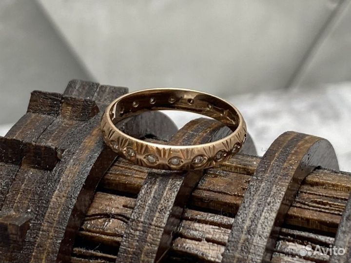 Золотое кольцо 585 пробы массой 1,62 грамма с брил