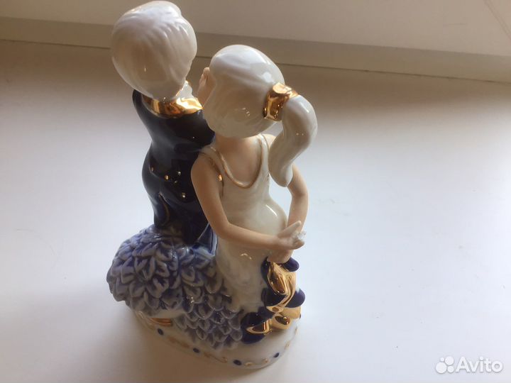 Статуэтка фарфор